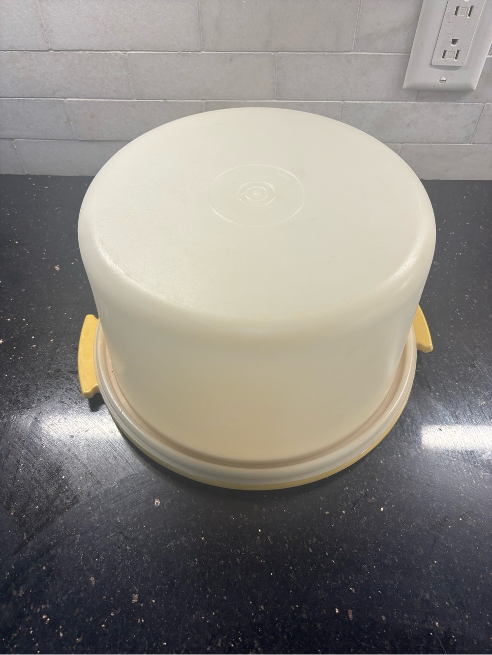 Vintage Tupperware Cake Carrier Keeper Harvest Gold w/ Lid